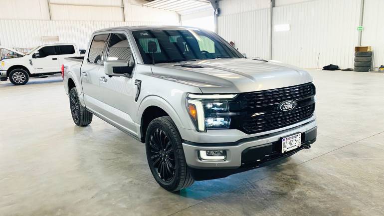 FORD LOBO PLATINUM 2025