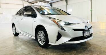 TOYOTA PRIUS 2016