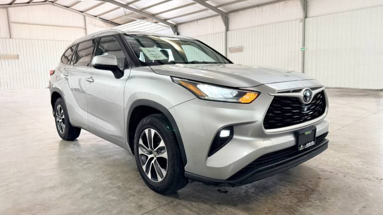 TOYOTA HIGHLANDER XLE 2022